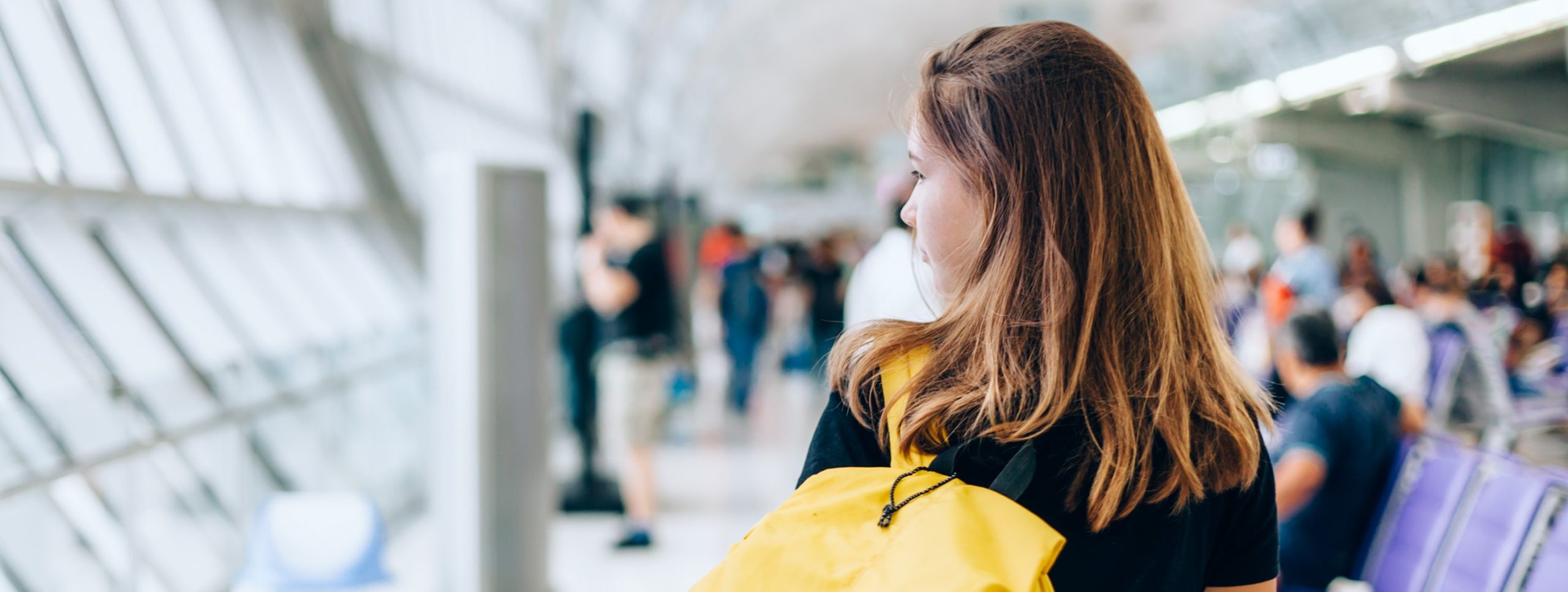 jeune_fille_adolescente_voyage_travel_etudiant_shutterstock_1374898715_102022